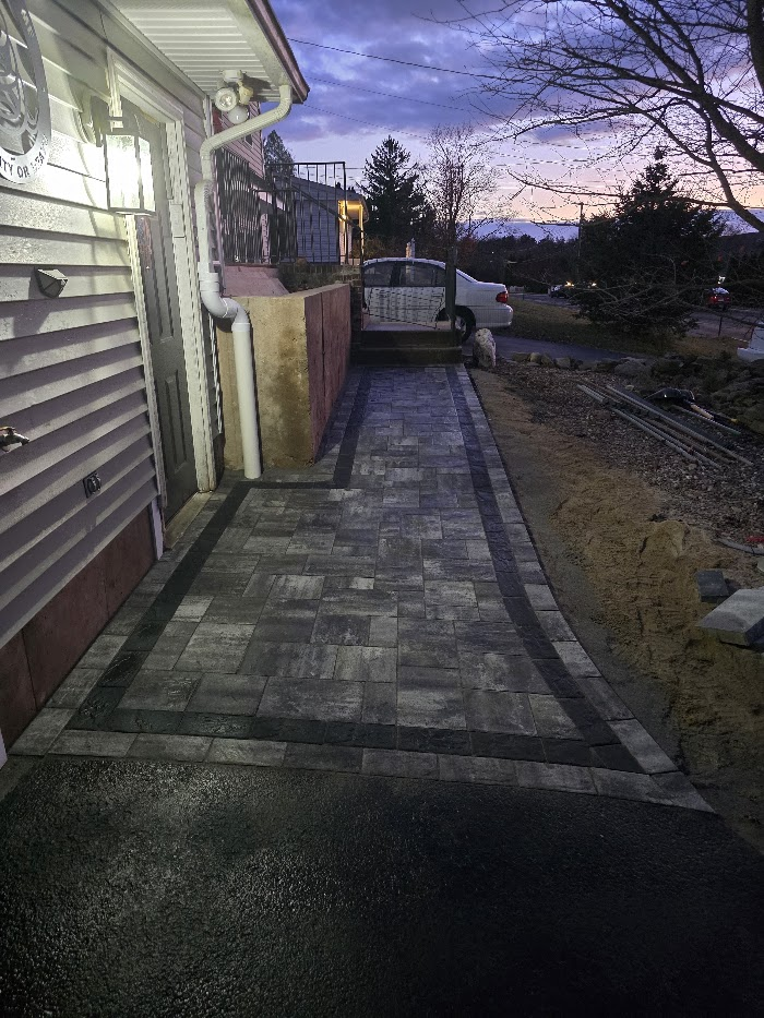 Side walkway with a charcoal border