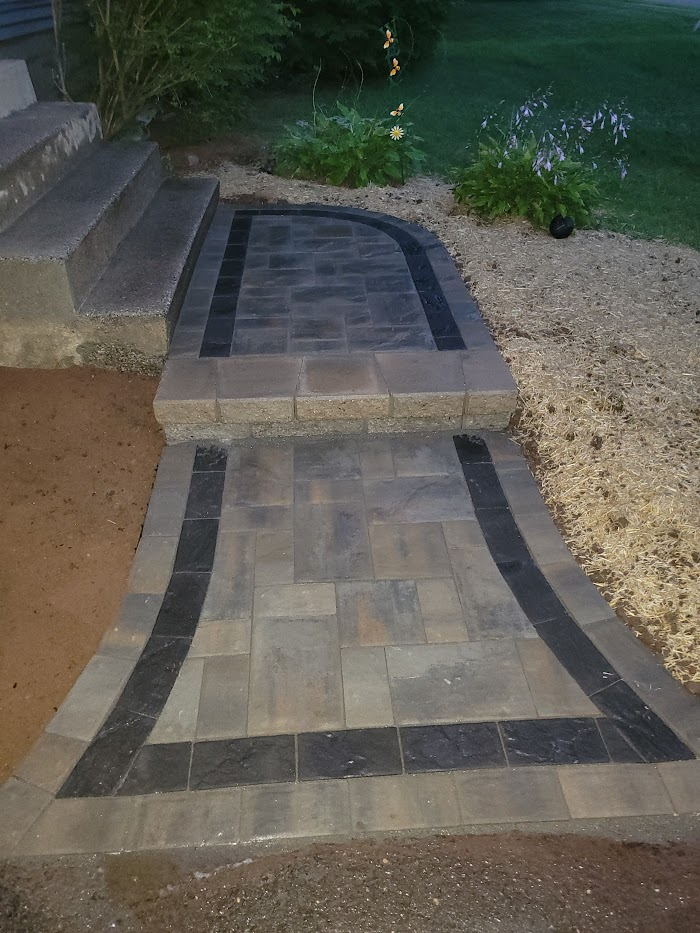 Step landing with a black border